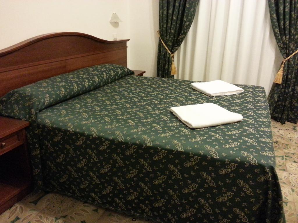 Guesthouse Alex II Rome Room photo